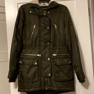 Medium, olive guess slight used, looks brand new